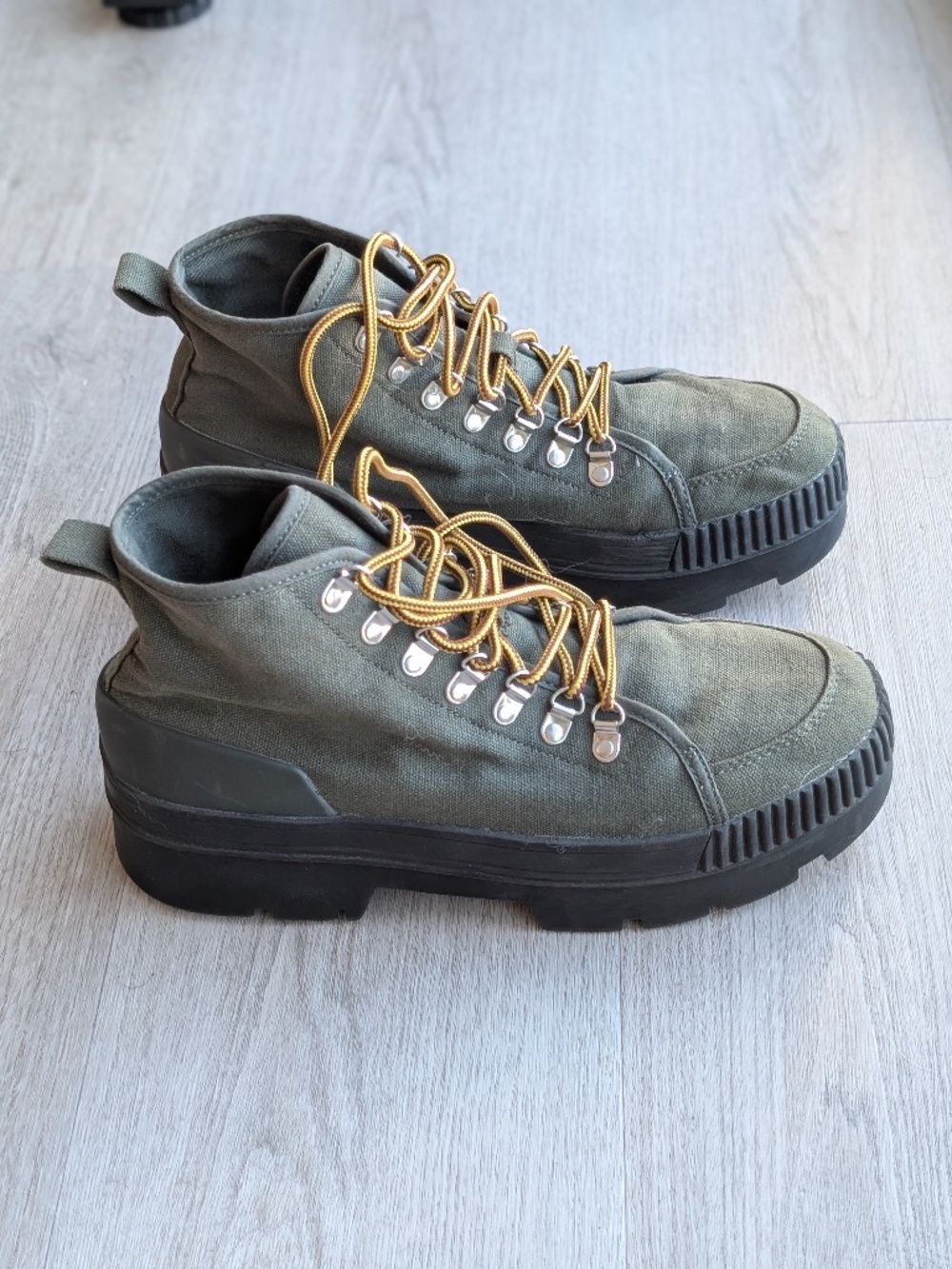Green canvas platform ankle boots Size 9 Mango